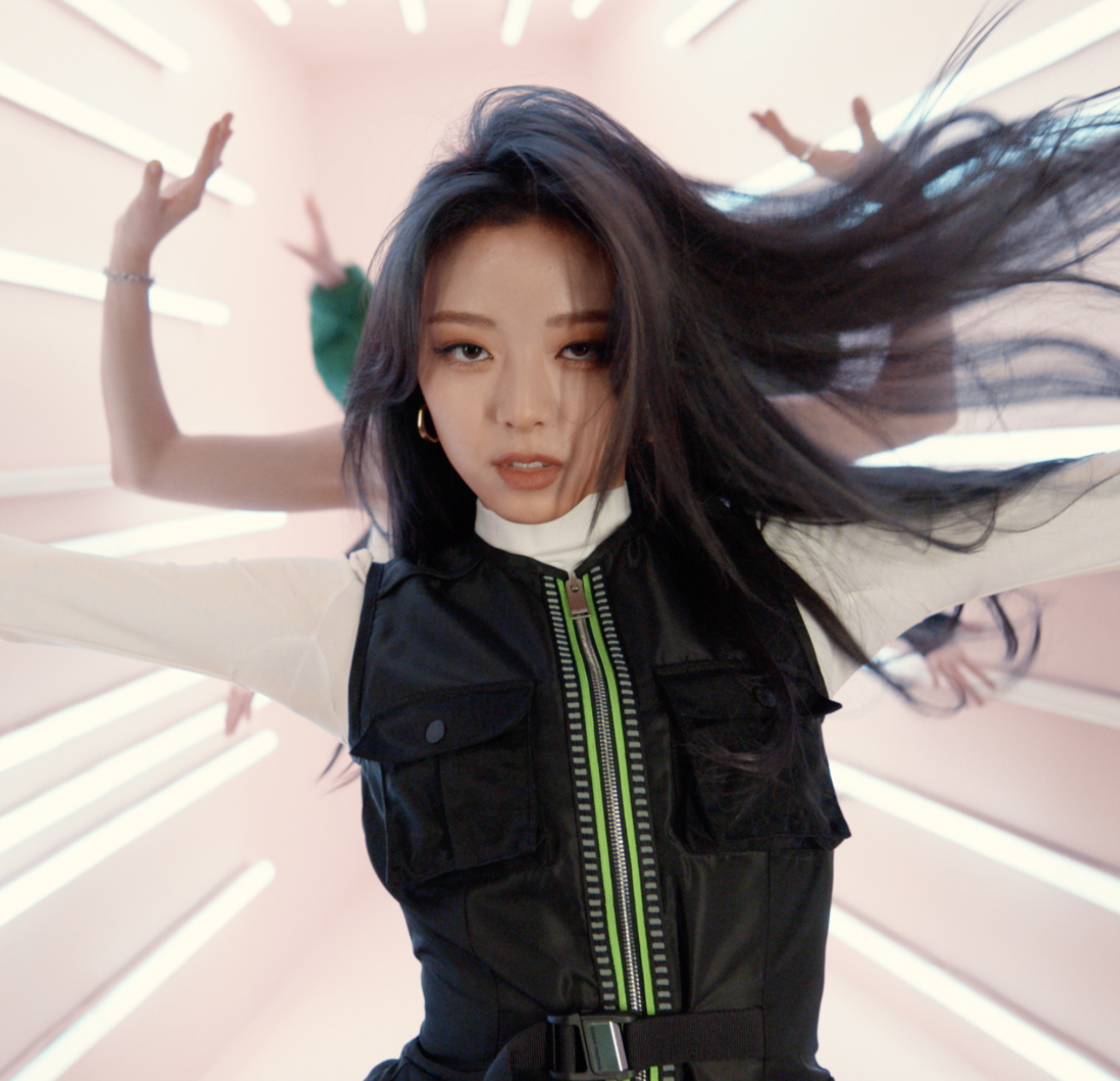 Itzy Yeji MAYBELLINE 限定トレカ イェジ Maybelline × ITZY #YEJI 👄💄🖤 #ITZY #있지 #MIDZY @ITZYofficial